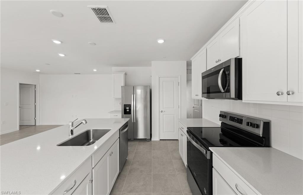 WHISPERING LAKES - Residential