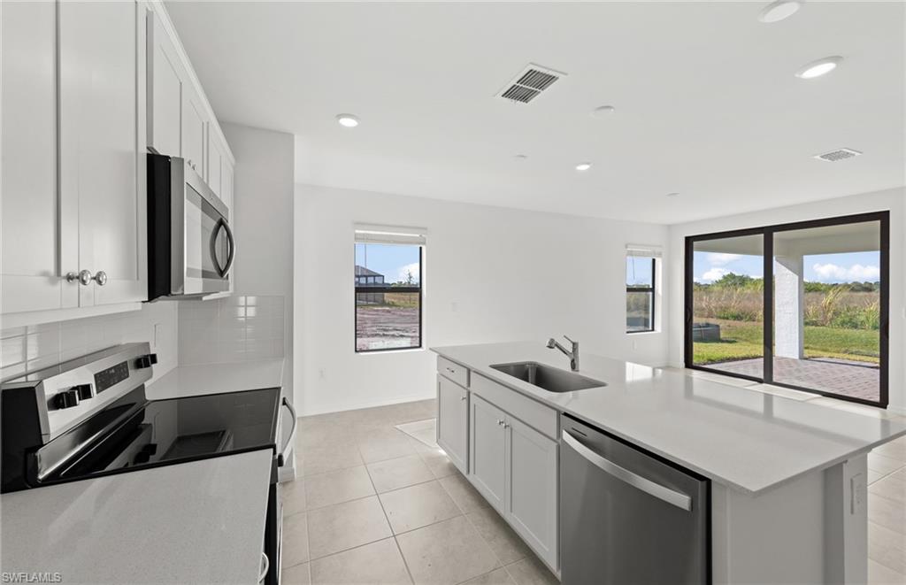 WHISPERING LAKES - Residential