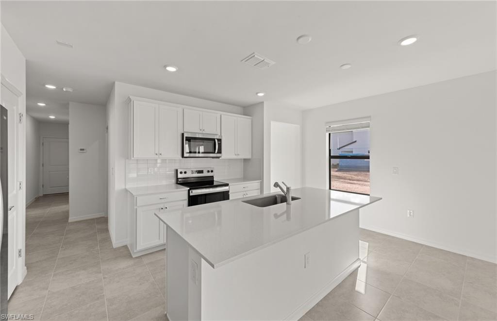 WHISPERING LAKES - Residential