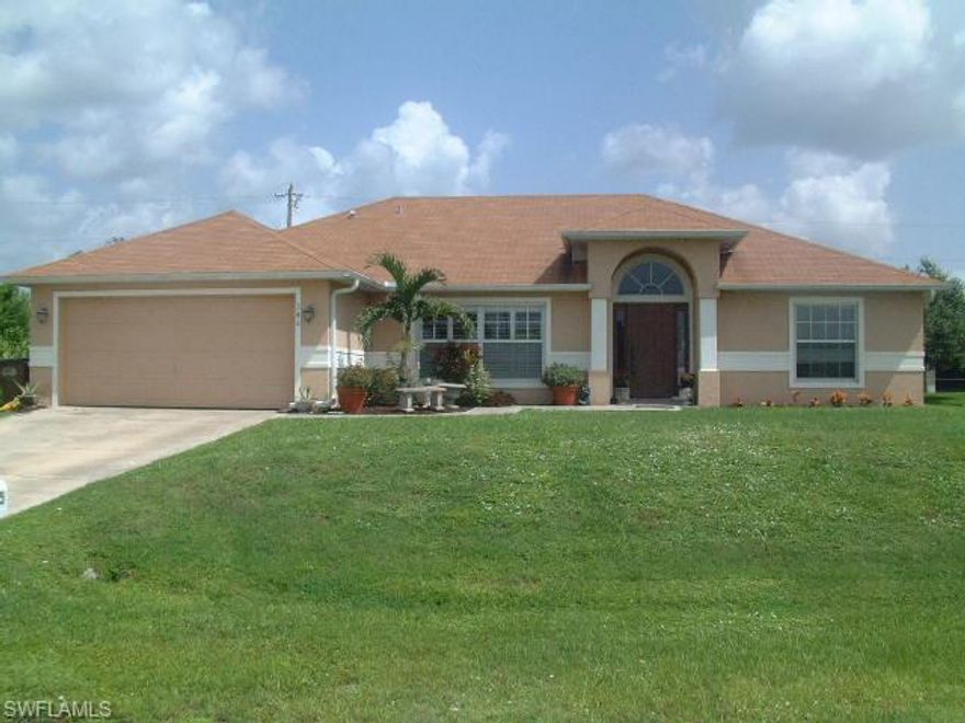 Great price on this 3/2 plus den with over 1850 liv. square feet.  Split bedrooms, screened lanai, plant shelves, inside laundry, separate tub and shower in master bath, large eat in kitchen, tiled throughout with laminate in Master bedroom.