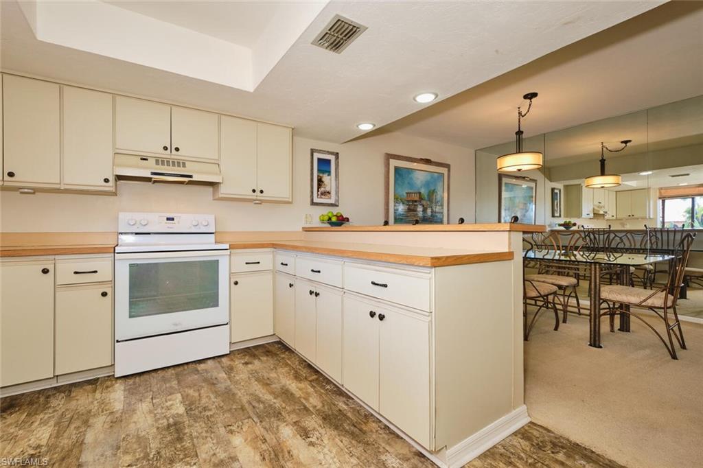 ROSE GARDEN VILLAS CONDO - Residential