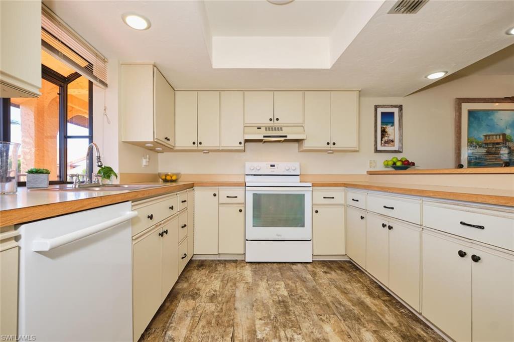 ROSE GARDEN VILLAS CONDO - Residential