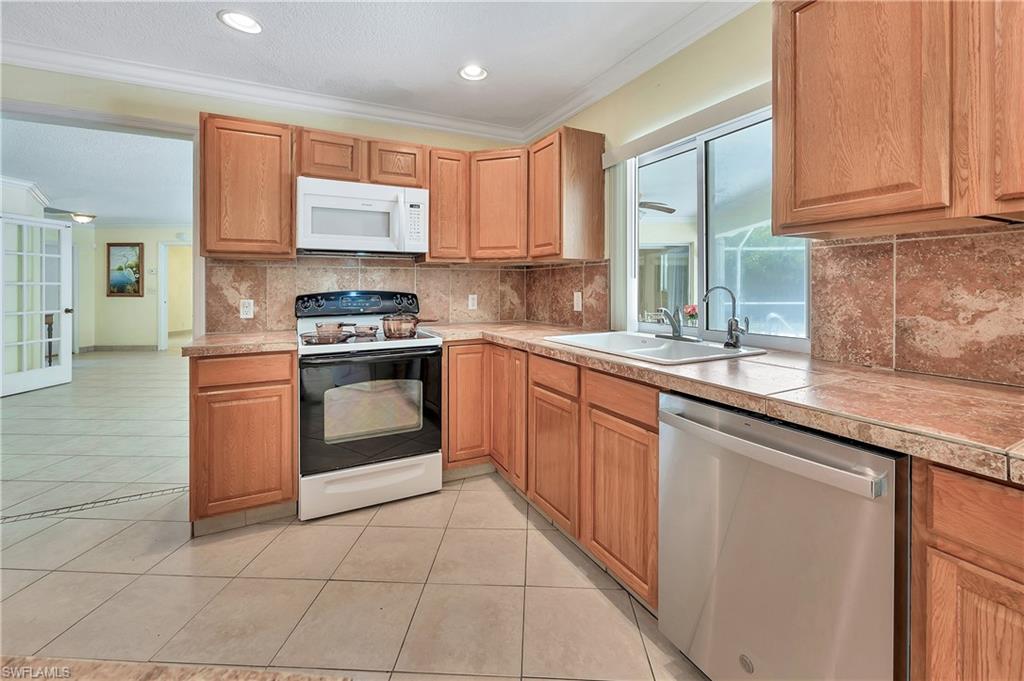 639 Pompano DR