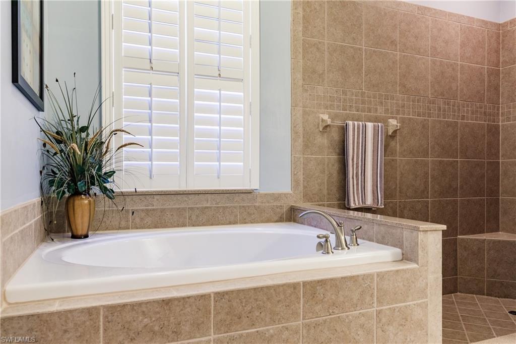 HOLLYBROOK - Residential