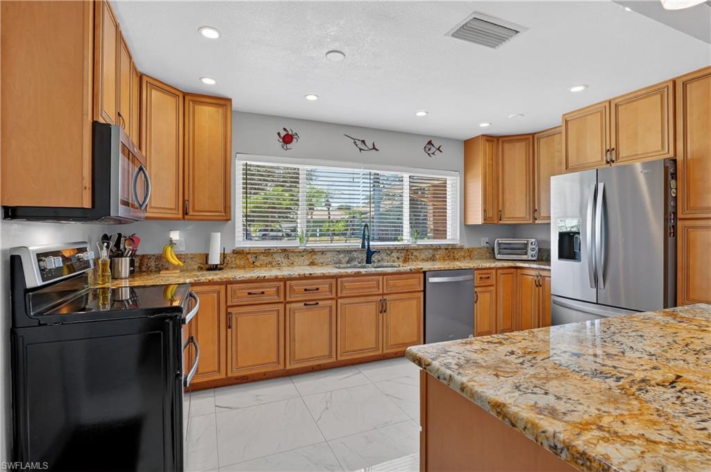 BELLE AIRE LAGOON - Residential