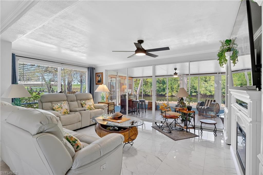 BELLE AIRE LAGOON - Residential