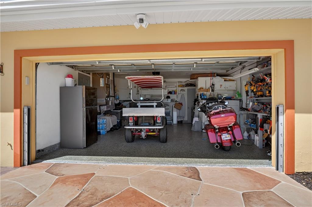 BELLE AIRE LAGOON - Residential