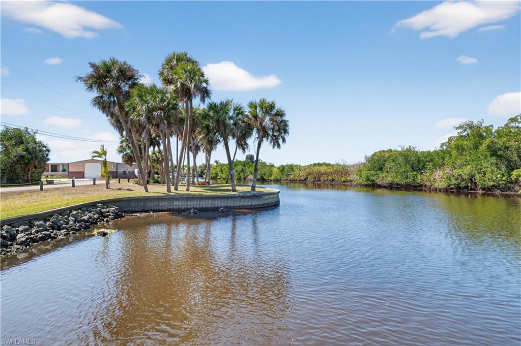 BELLE AIRE LAGOON - Residential