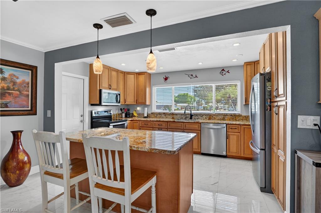 BELLE AIRE LAGOON - Residential