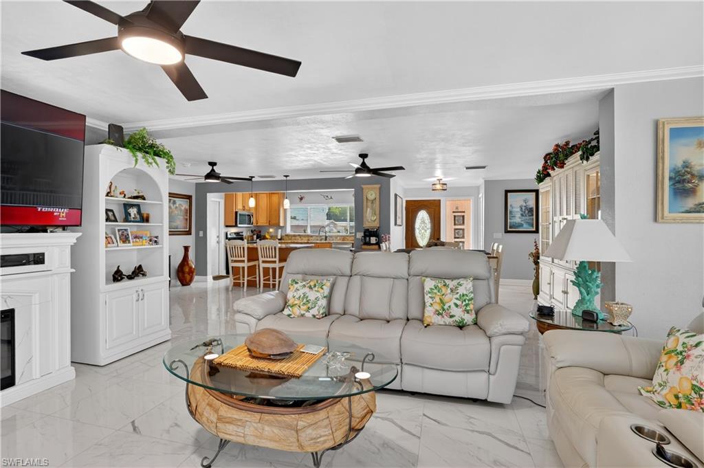 BELLE AIRE LAGOON - Residential