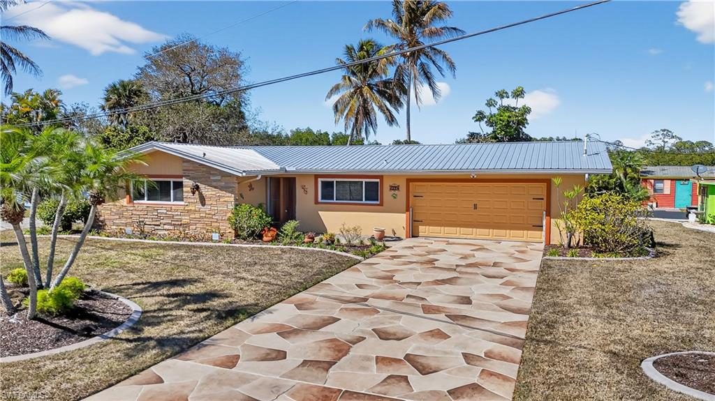 BELLE AIRE LAGOON - Residential