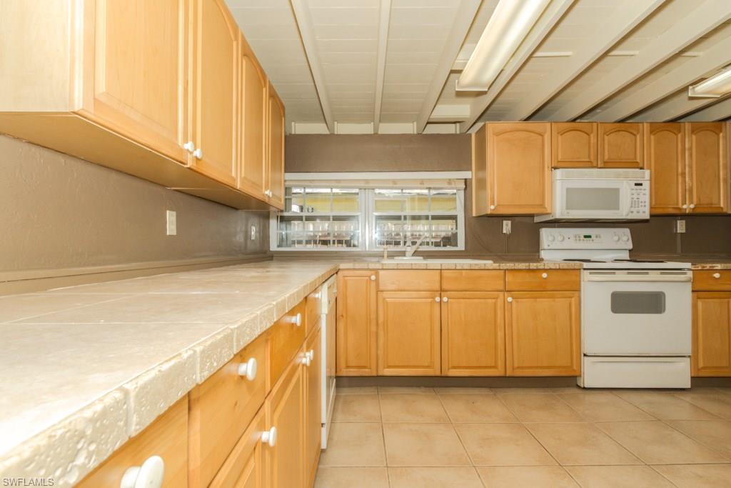 NAPLES BETTER HOMES - Residential