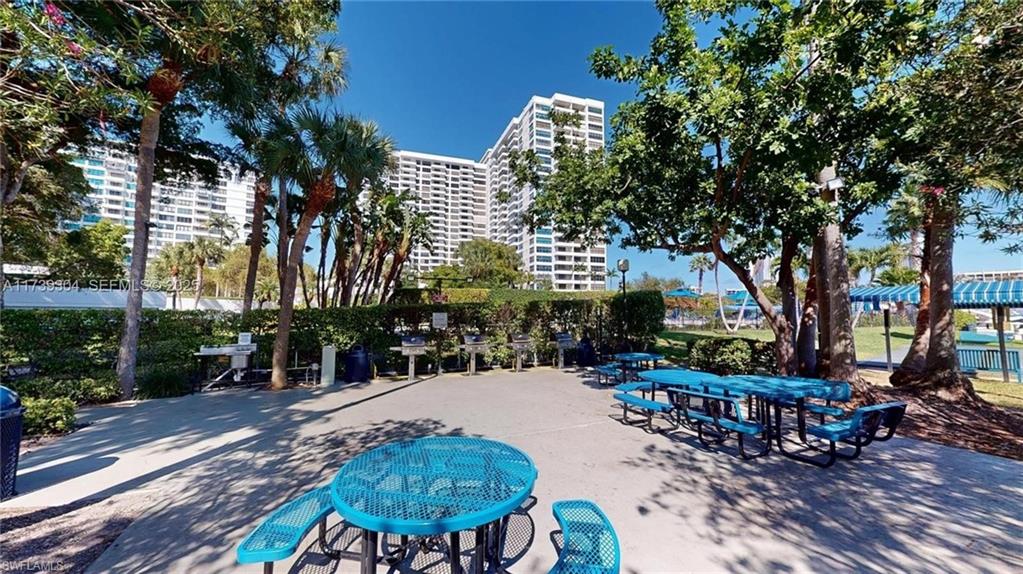 OLYMPIA POINTE - Residential