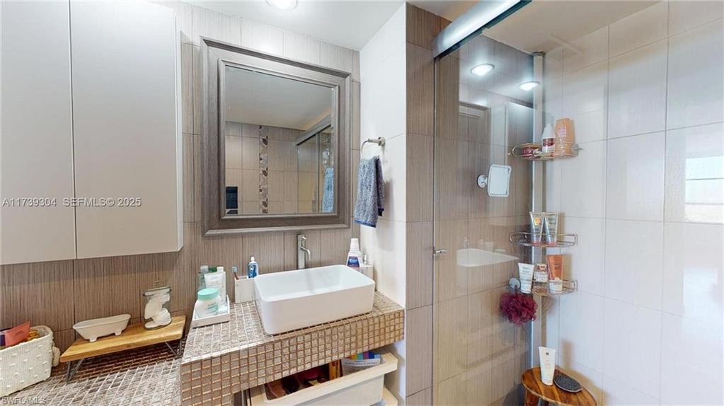 OLYMPIA POINTE - Residential