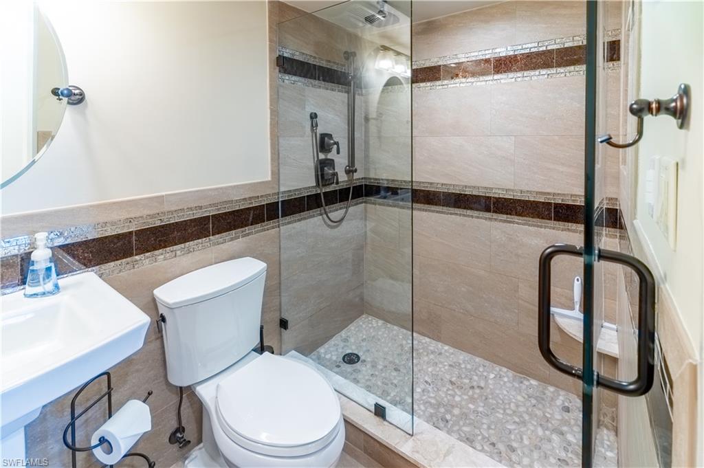 VANDERBILT TOWERS - Residential Lease