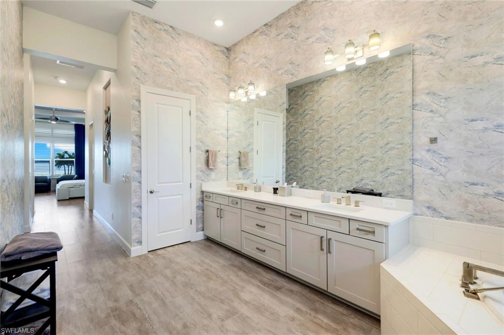 ESPLANADE LAKE CLUB - Residential