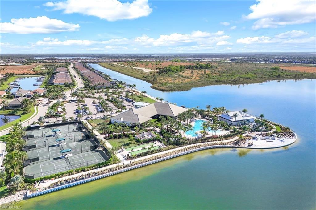 ESPLANADE LAKE CLUB - Residential