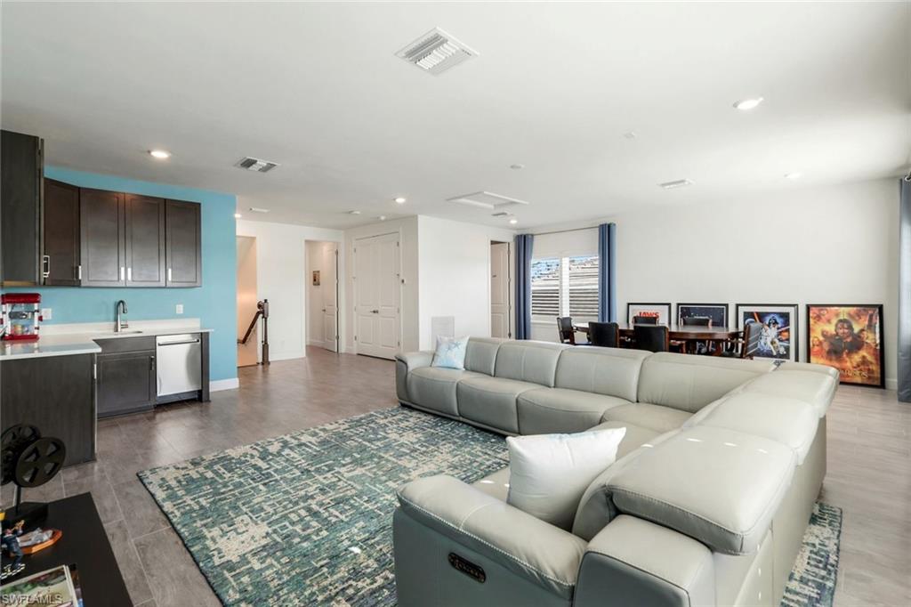 ESPLANADE LAKE CLUB - Residential