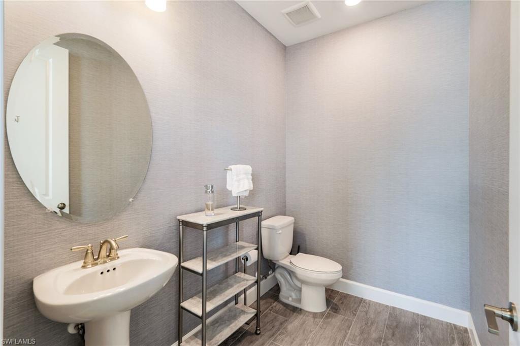 ESPLANADE LAKE CLUB - Residential