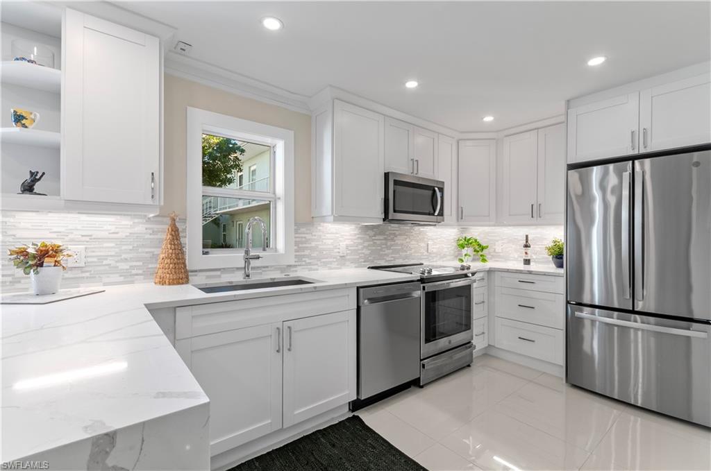 EVERGLADES CLUB - Residential