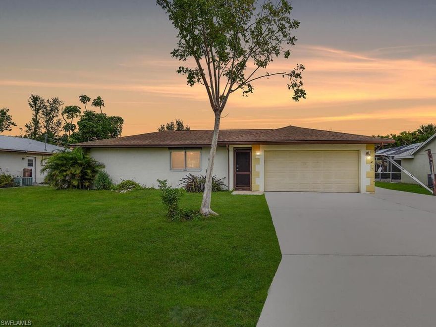 This single family home features a great room layout, galley kitchen design, dining area, split bedroom floor plan, spacious Florida room, and a 2-car garage. Not in a flood zone. Very convenient location- easy access to US 41 and I-75 which takes you all the way to the East Coast, surrounded by lots of shopping and dining options, and close to the beautiful SWFL beaches!