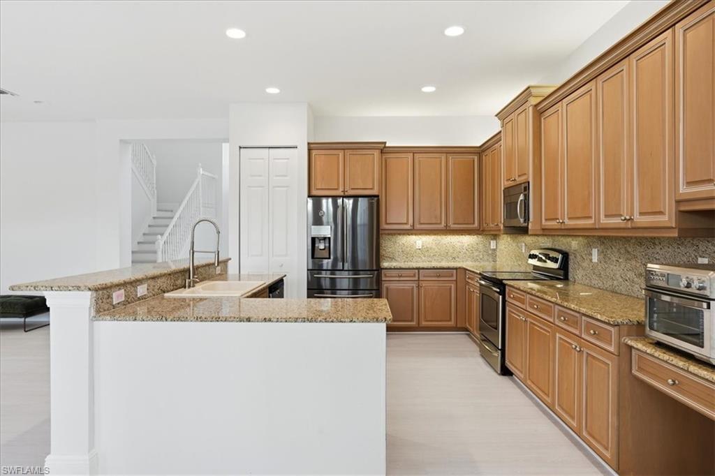 SATURNIA LAKES - Residential