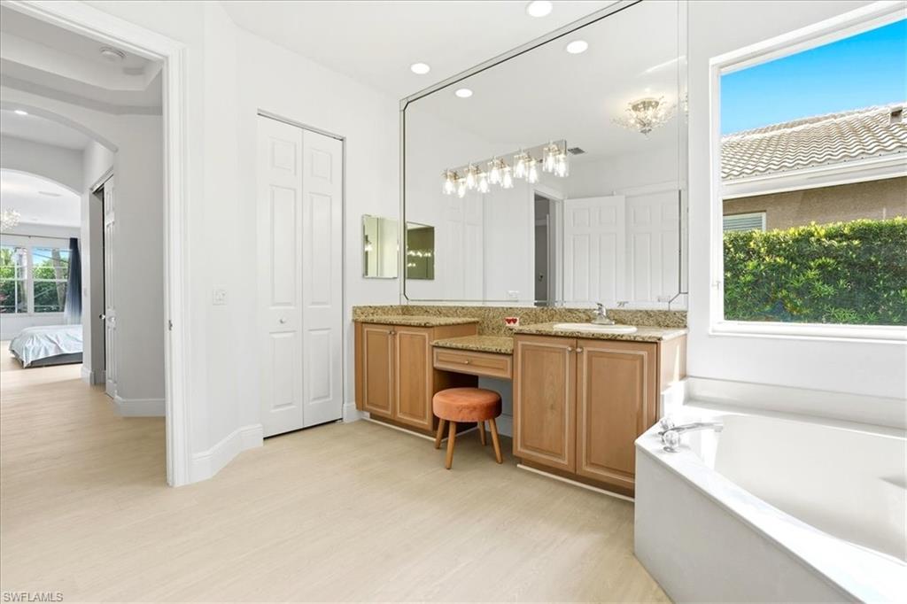 SATURNIA LAKES - Residential