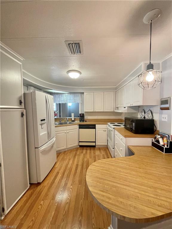 LEESURE VILLAGE - Residential