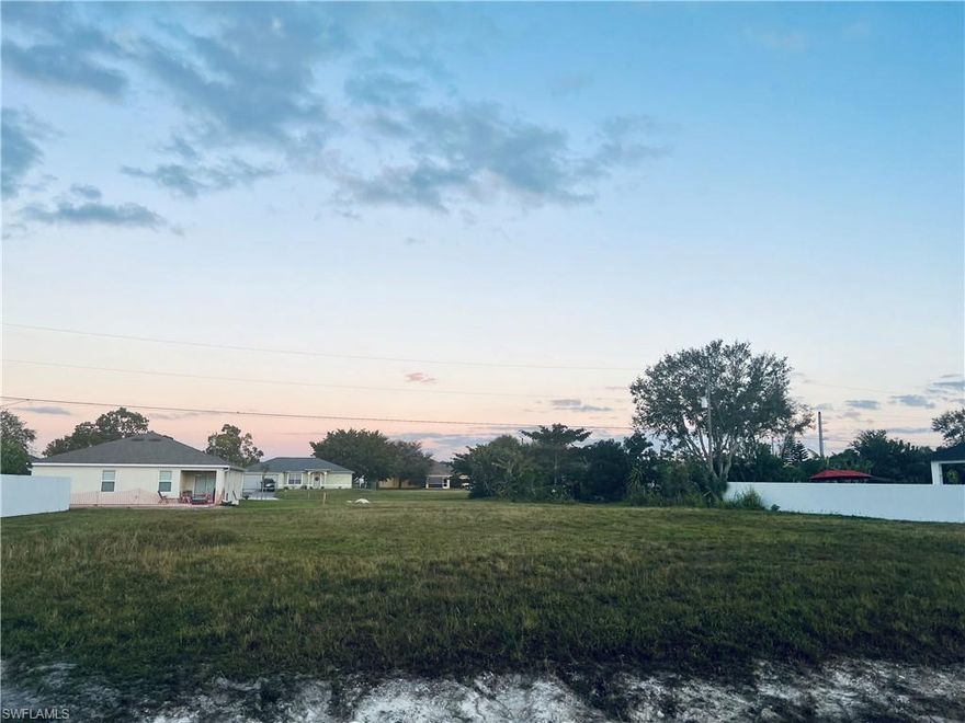 Super Oversize Triple Lot for sale in NW Cape. Cleared and level - READY TO BUILD. Water and sewer in place. Minutes from shopping, dining, schools, healthcare, and much more. Approximately 15 minutes to downtown Cape Coral, downtown Fort Myers, Cape Harbour and Pine Island.