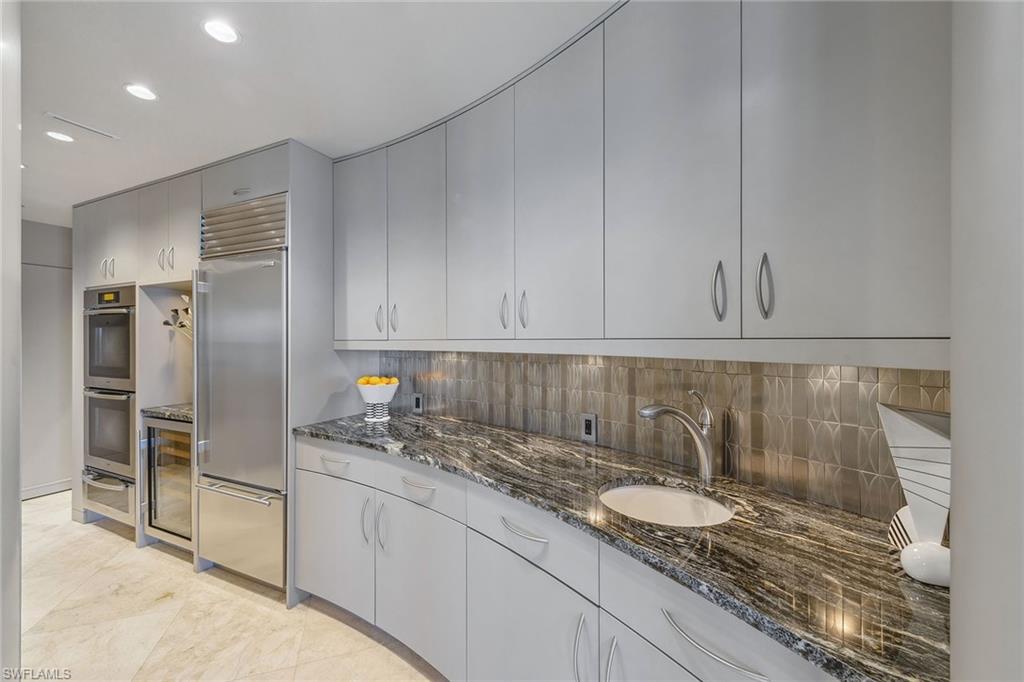 CONTESSA AT BAY COLONY - Residential