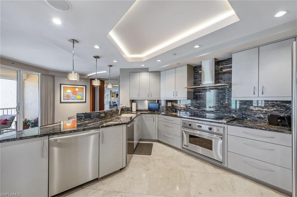 CONTESSA AT BAY COLONY - Residential