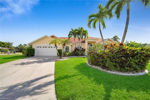 Photo of 2191 Treehaven CIR S, FORT MYERS, FL 33907 (MLS # 2025018109) Photo of 2191 Treehaven CIR S, FORT MYERS, FL 33907 (MLS # 2025018109)