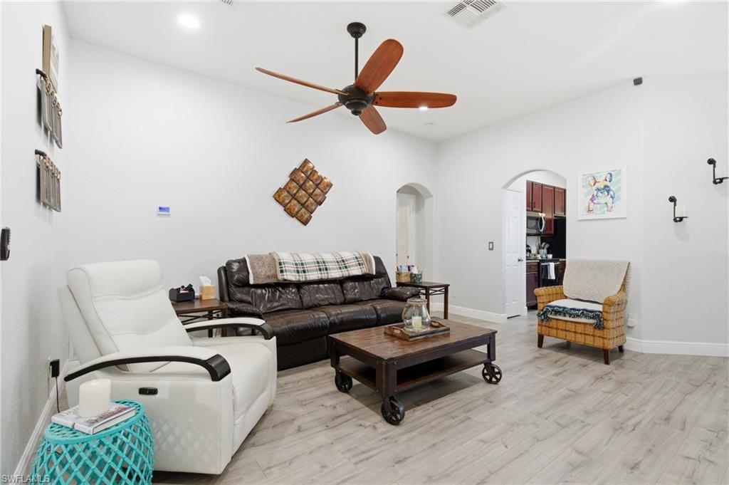 MAGNOLIA LAKES - Residential