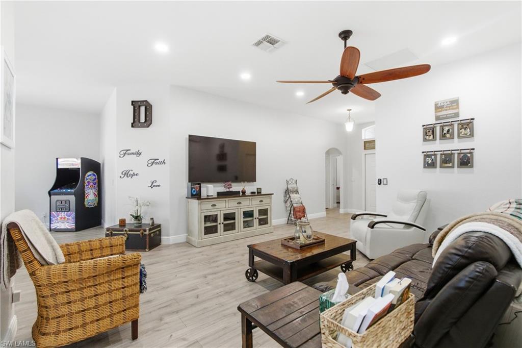 MAGNOLIA LAKES - Residential