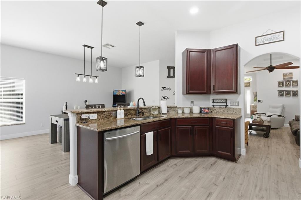 MAGNOLIA LAKES - Residential