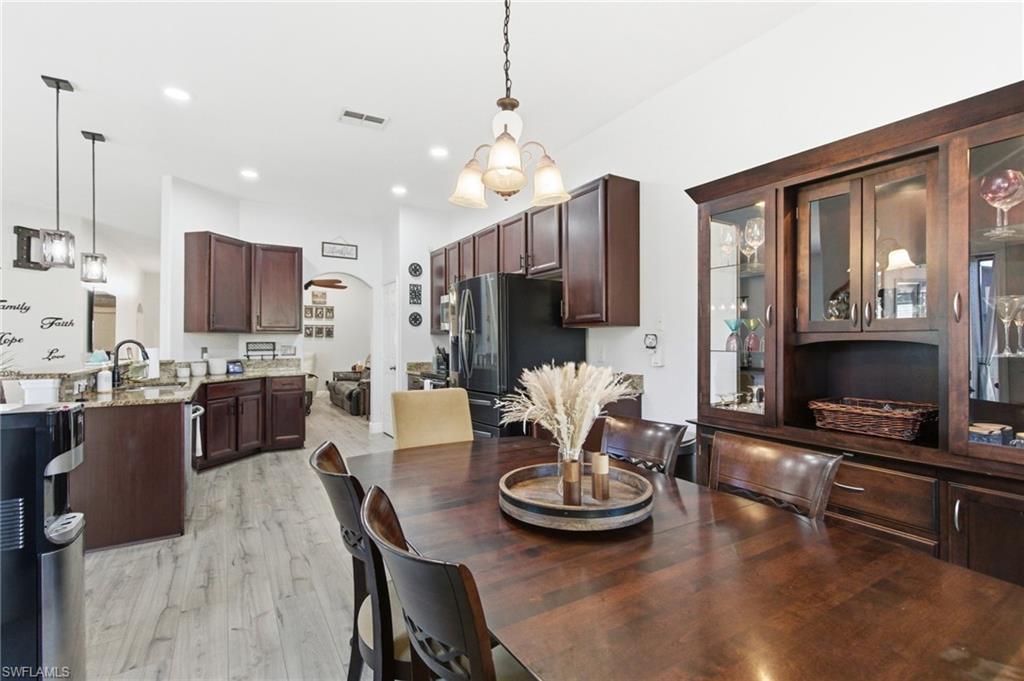 MAGNOLIA LAKES - Residential