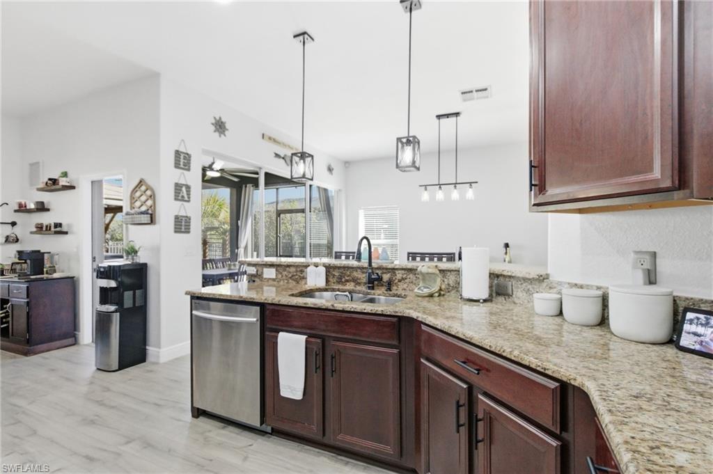 MAGNOLIA LAKES - Residential