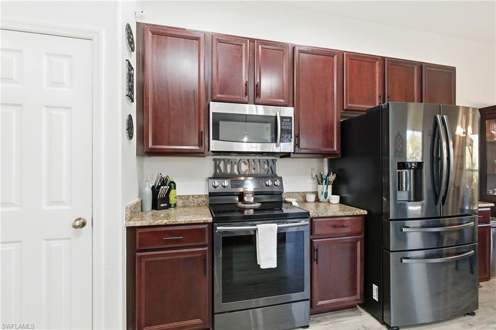 MAGNOLIA LAKES - Residential