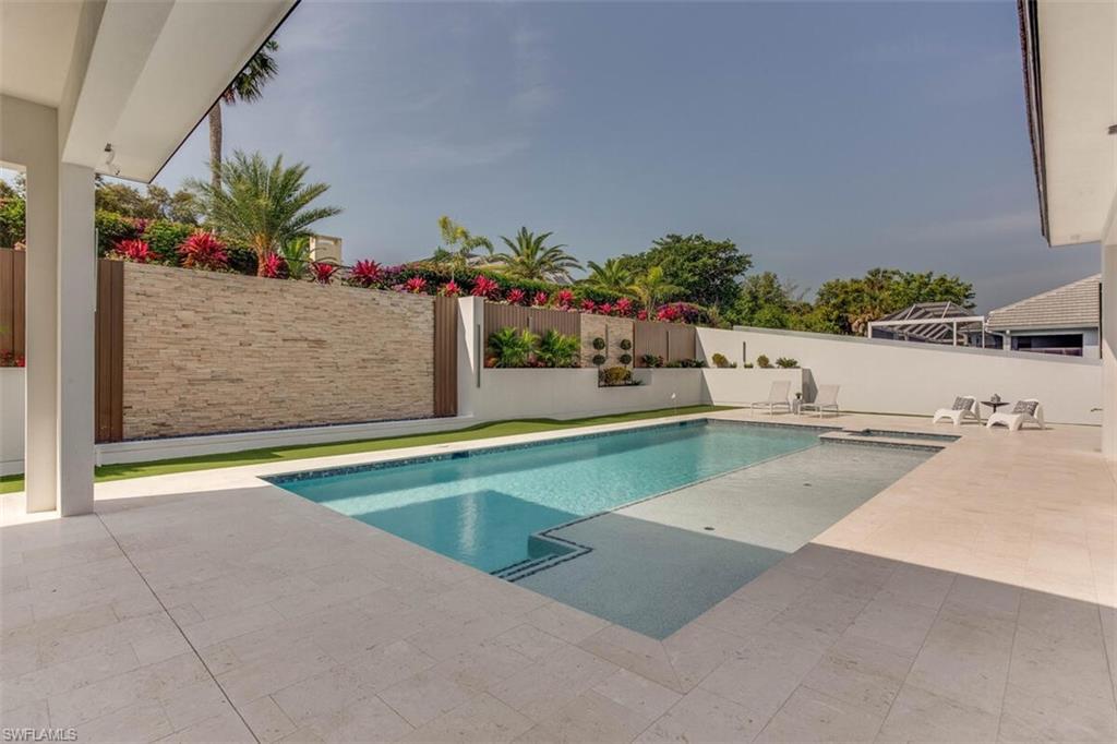 ESTATES - Residential