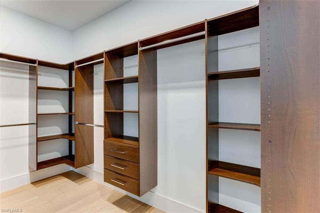 ESTATES - Residential