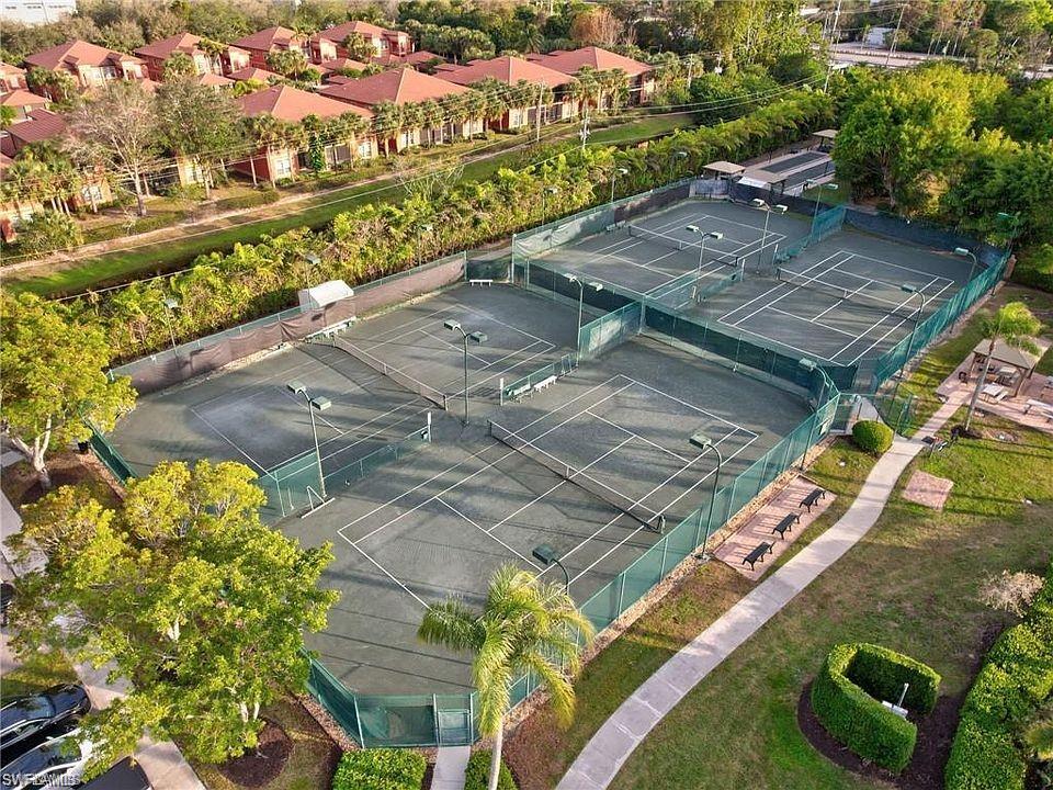 HUNTINGTON LAKES - Residential