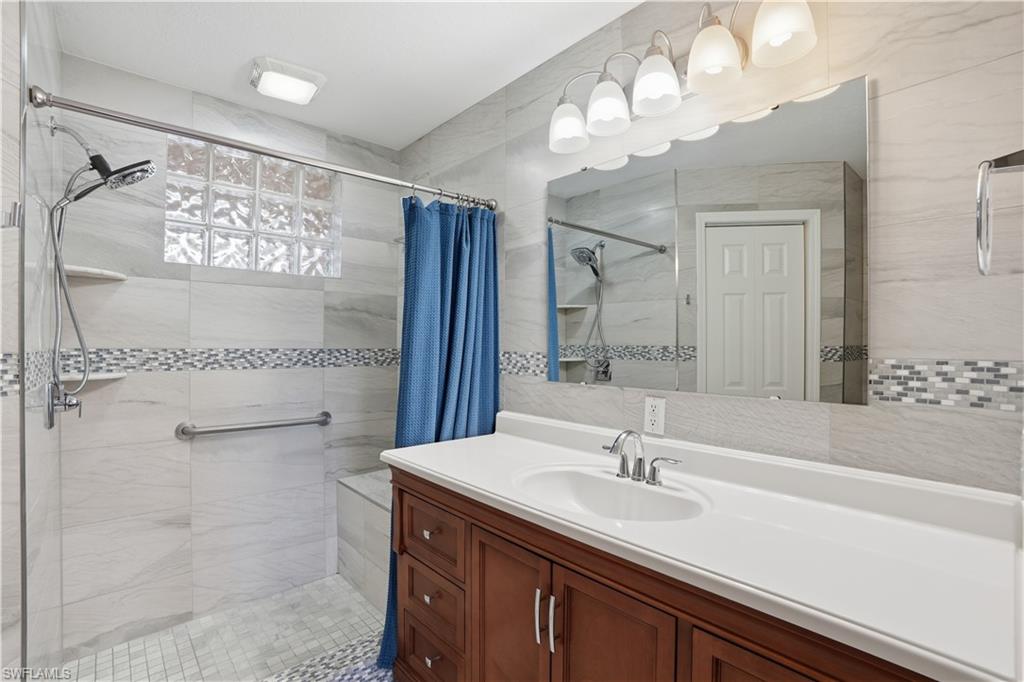 HUNTINGTON LAKES - Residential