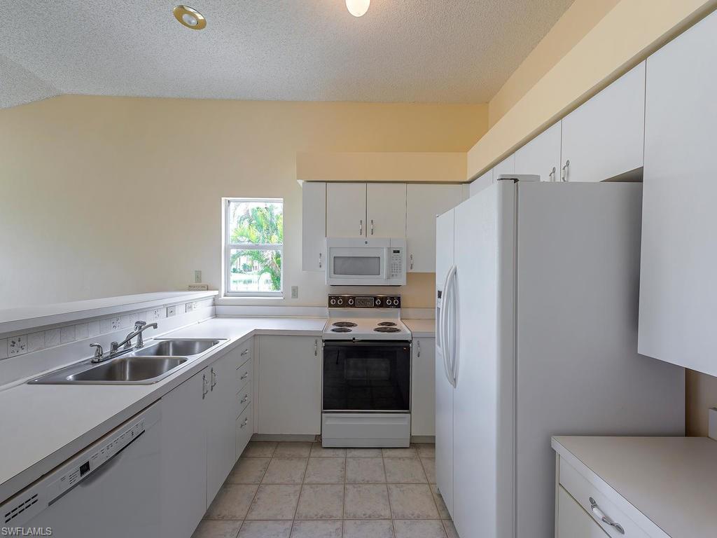 QUEENS PARK AT LAGO VERDE - Residential