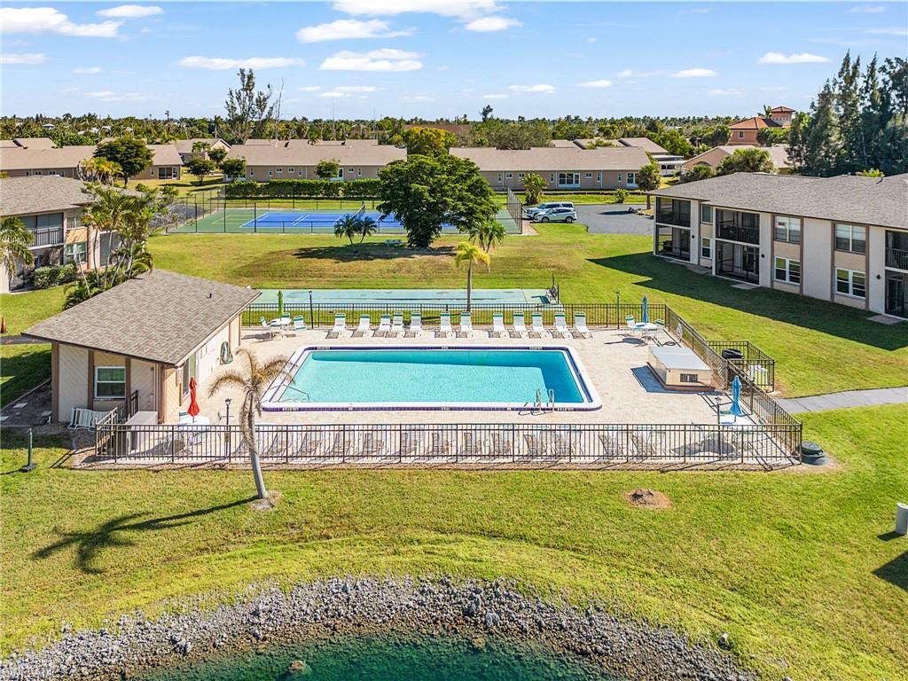 DAVIS WOODS CONDOMINIUM - Residential