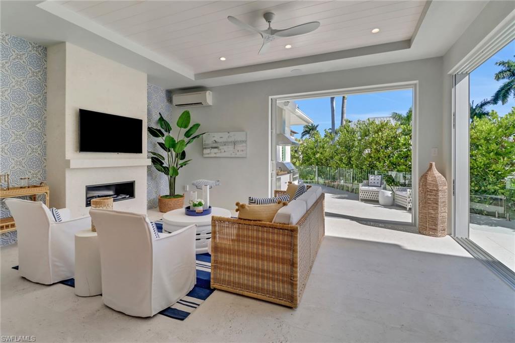 AQUALANE SHORES - Residential