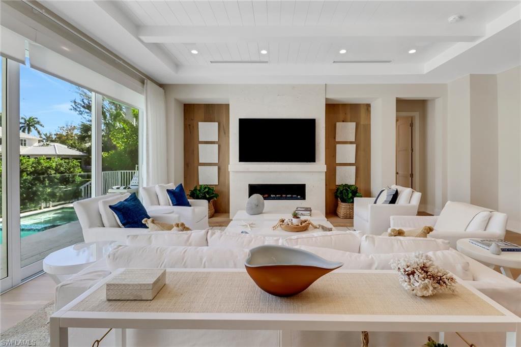 AQUALANE SHORES - Residential