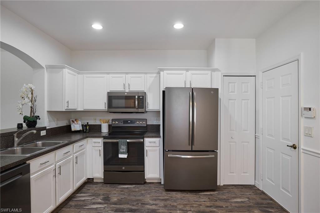 COLONNADE AT FORUM - Residential