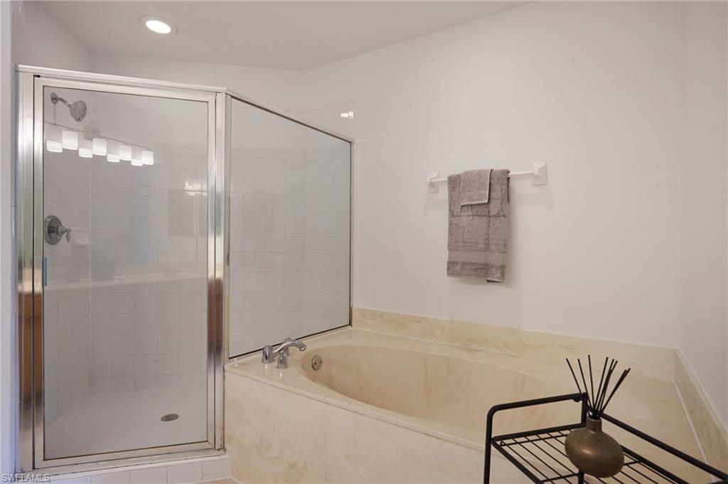 COLONNADE AT FORUM - Residential