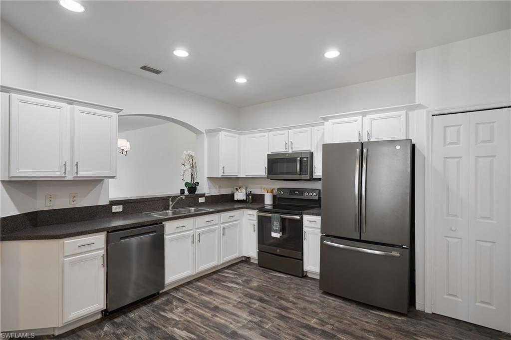 COLONNADE AT FORUM - Residential