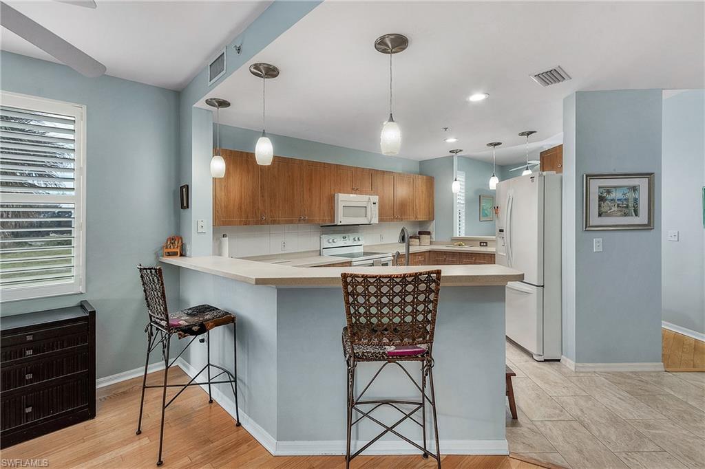 CLUBHOUSE VILLAS - Residential